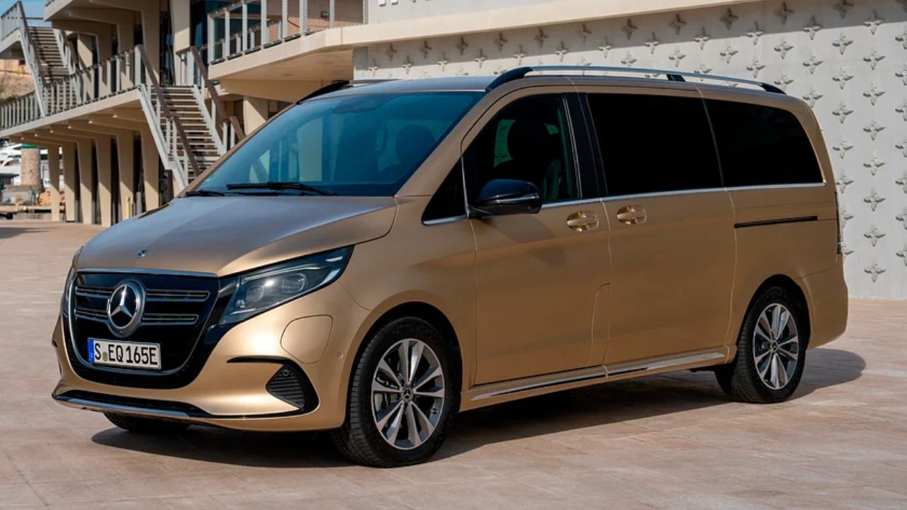 A image of Luxary Mercedes-Benz V-Class family car